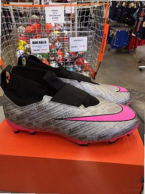 Nike Jr Zoom Superfly 9 Pro XXV FG soccer shoes silver and pink size 6
