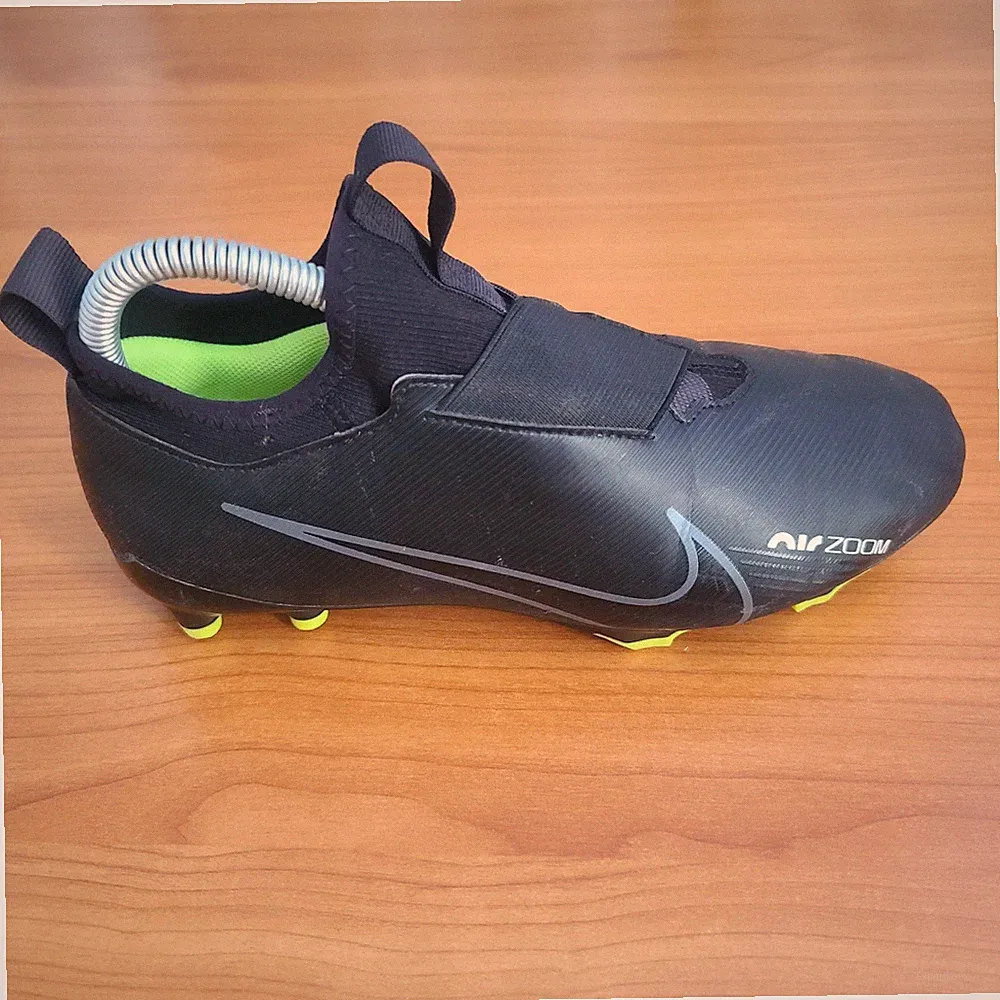 Nike Jr. Zoom Vapor 15 Academy Youth Soccer Cleats Black Athletic Shoes Sz 5.5Y