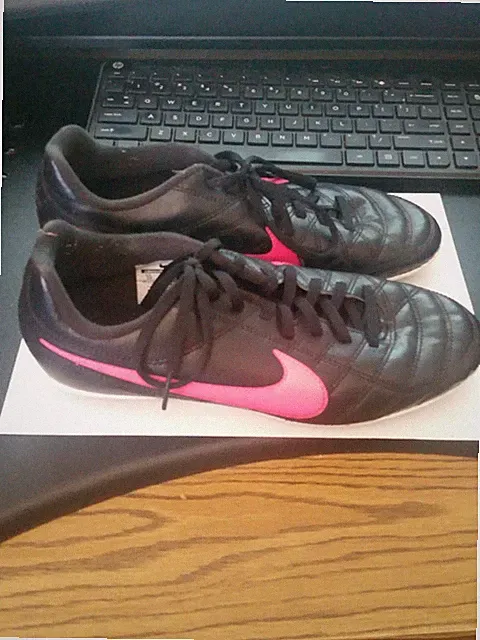 NIKE JUNIOR CHASER Girls Black Pink Soccer Cleats Size 5Y