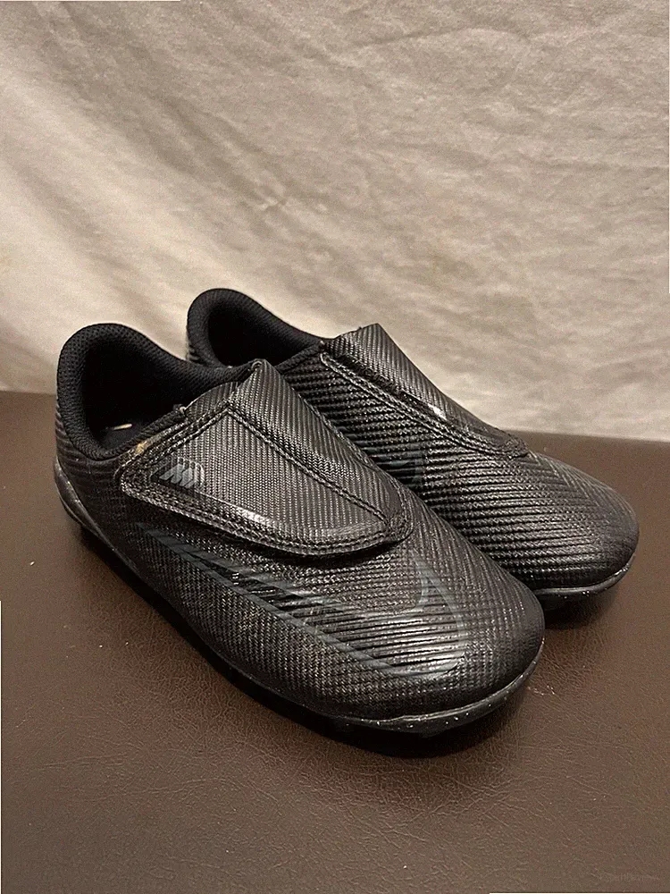 Nike Junior Marcuial Vapor 16 Soccer Cleats Kids Size 12C FQ8290-002