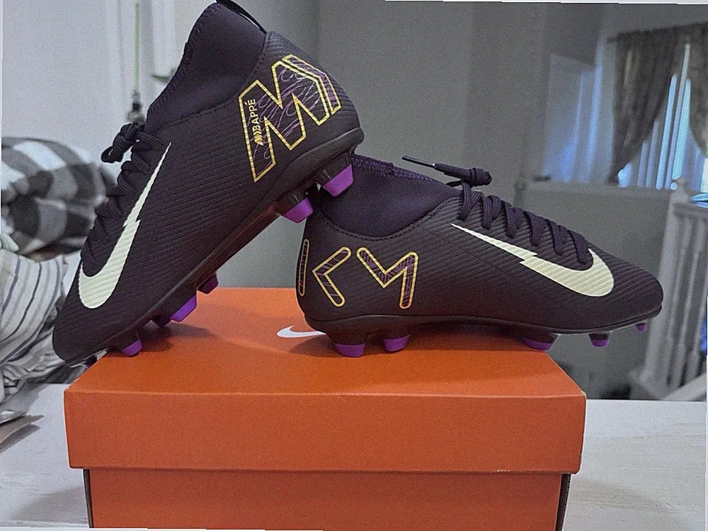 Nike Junior Mercurial Superfly 10 Club KM FG/MG Soccer Cleats 3.5Y HF6283-500