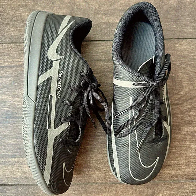 Nike Junior Phantom GT2 Club Black Indoor Cleats - Boys Size: 13.5 C