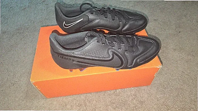 Nike Junior Tiempo Legend 9 Club FG/MG Soccer Cleats, Size 4.5-Black 8521