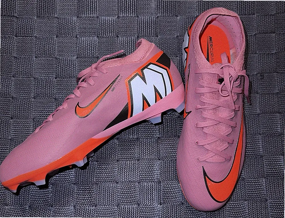 Nike Junior Zoom Vapor 16 Pro Firm Ground Soccer Cleats. Size 4Y