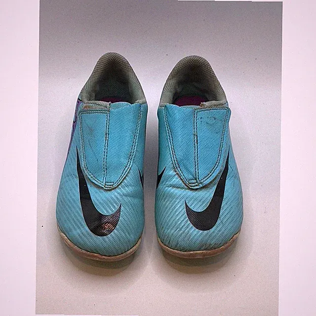 NIKE Kids' Hyper Turquoise Mercurial Vapor 15 Round-Toe Strap Soccer Cleats SZ13