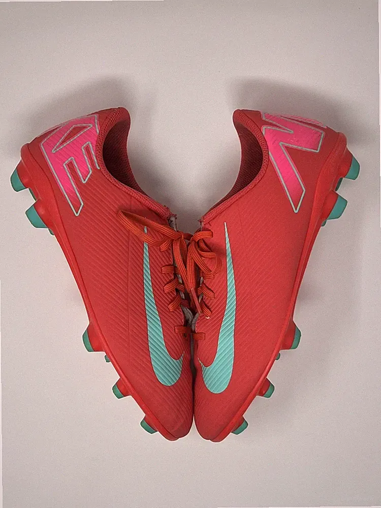 Nike Kids' Mercurial Vapor 16 Club Soccer Cleats US 6 Youth Boys Girls Unisex
