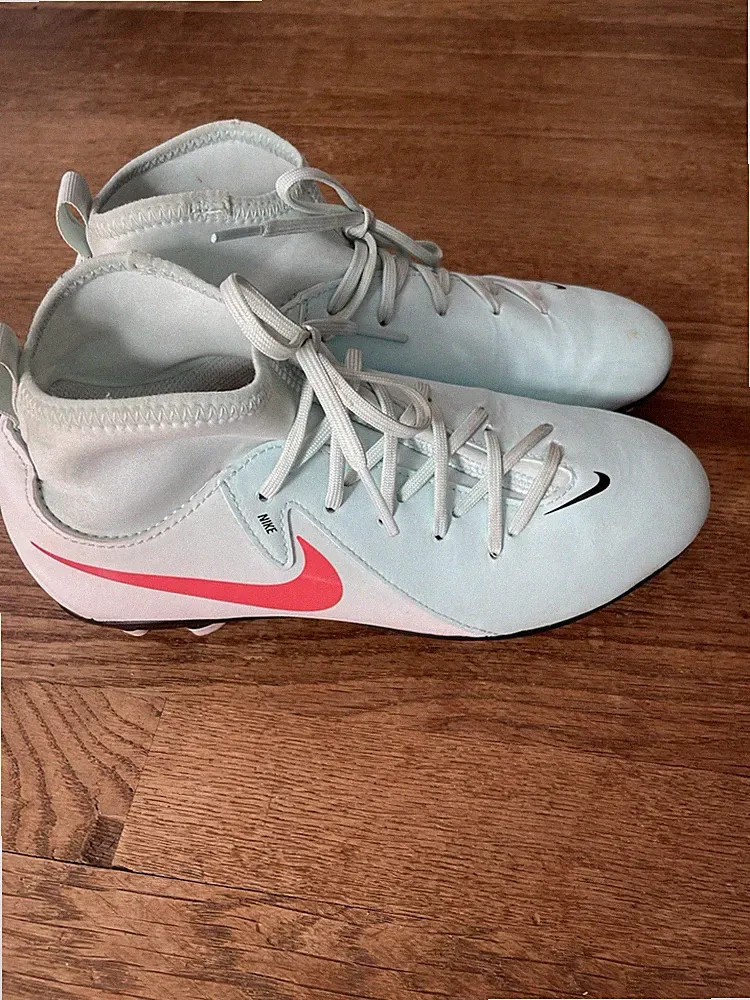 Nike Kids' Phantom Luna 2 Club FG/MG Soccer Cleats