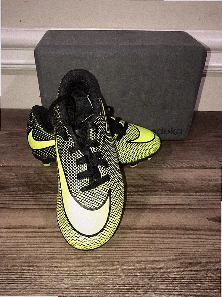 Nike kids soccer cleats size 10C yellow￼
