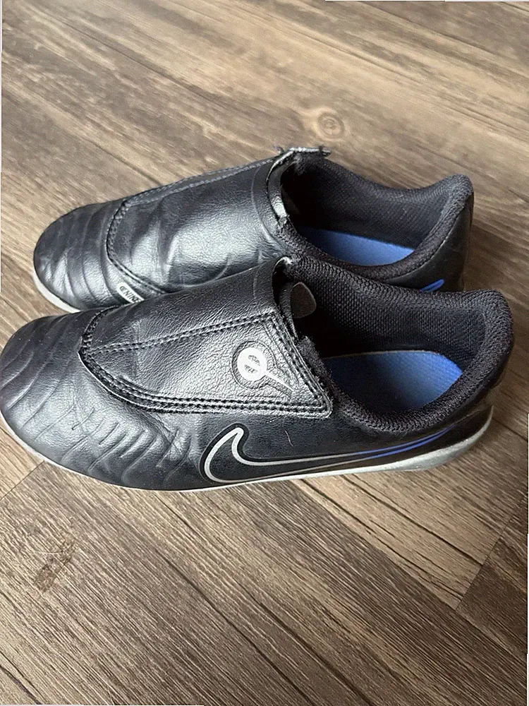 Nike kids' Soccer Cleats Size 13C Black/Blue/Gray No Tie Easy on and off