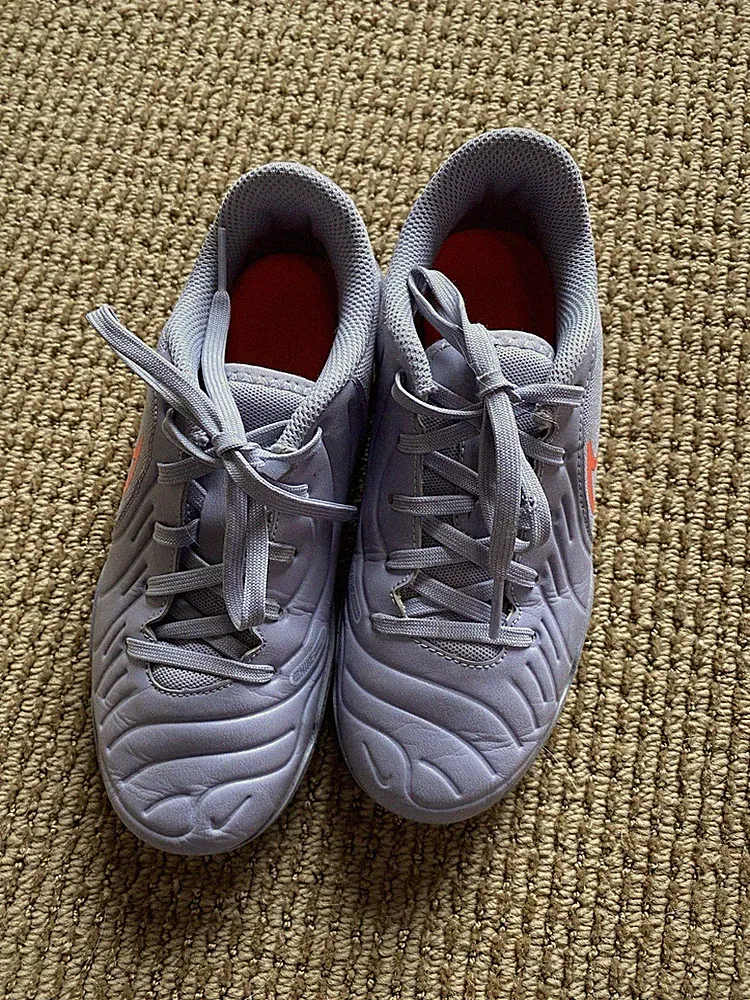 Nike Kids Soccer Futsal Cleats Indoor Shoes Size 2.5Y
