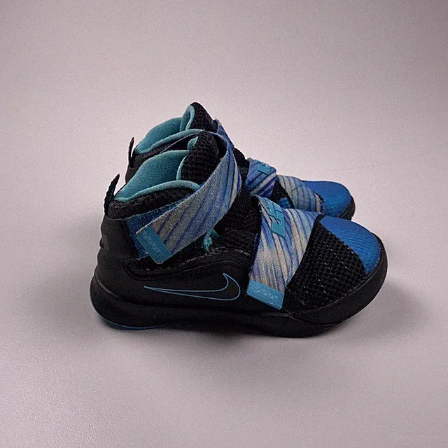 Nike Lebron James Sneakers Black Blue Hook and Loop Shoe Kids Size 7C 776473-040