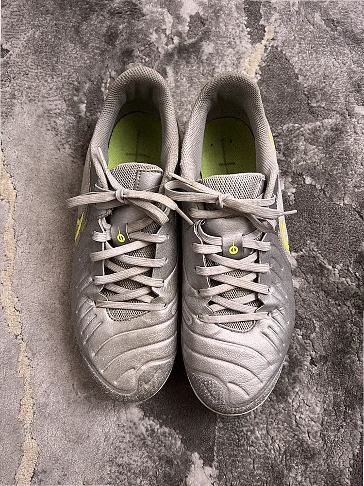 Nike Legend Academy Indoor Soccer Silver Shoes Size 9