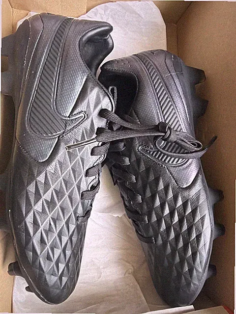 Nike Legends 8 club FG/MG Soccer Cleats Size 4 Boys 5.5 Girls