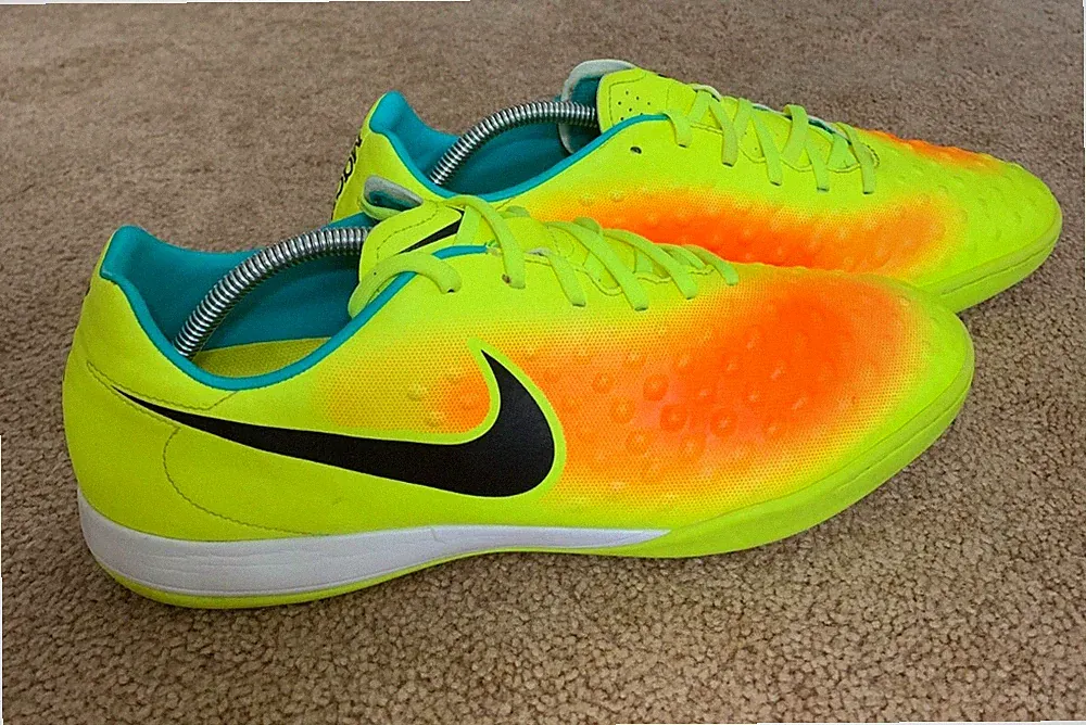 NIKE MACISTAX SIZE 13 ADULT INDOOR SOCCER CLEATS 844413-708