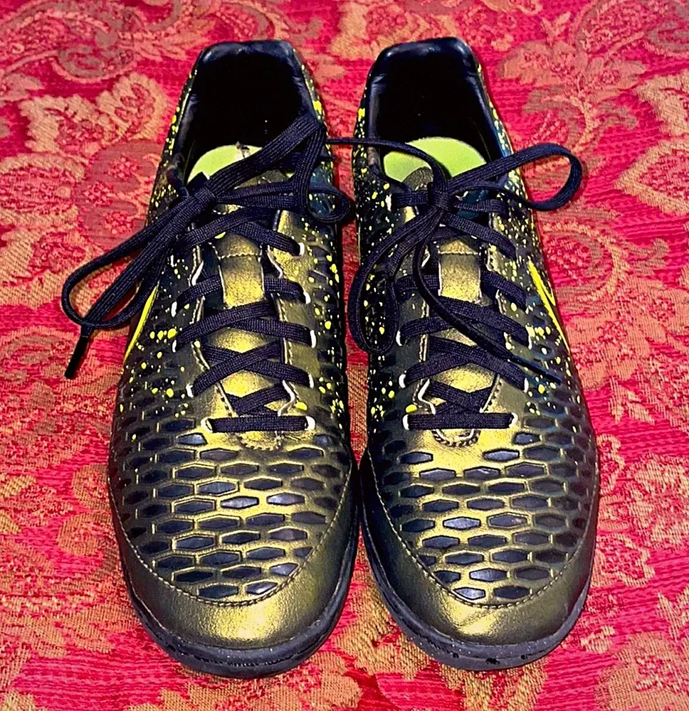 Nike Magista Indoor Soccer cleats Black/Yellow US 7.5 Women’s