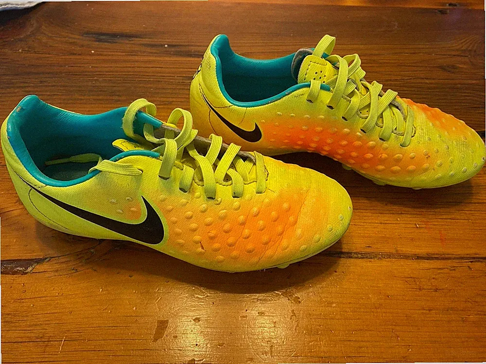 Nike Magista Kids Youth Soccer Cleats Shoes US 1 Y UK 13.5 EUR 32