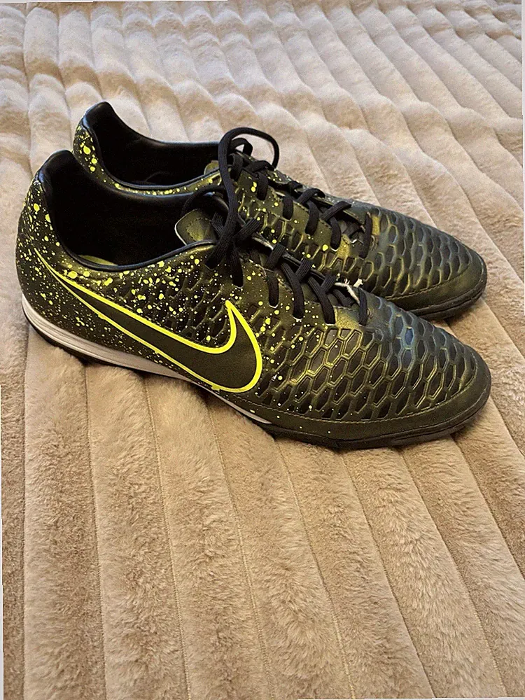 Nike magista Men’s Size 13 Indoor Soccer Cleats