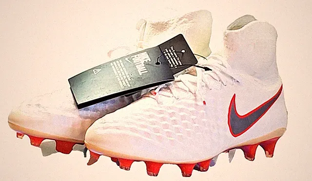 Nike Magista Obra 2 Football Cleats White Metallic Cool Grey Crimson Size 6 NEW