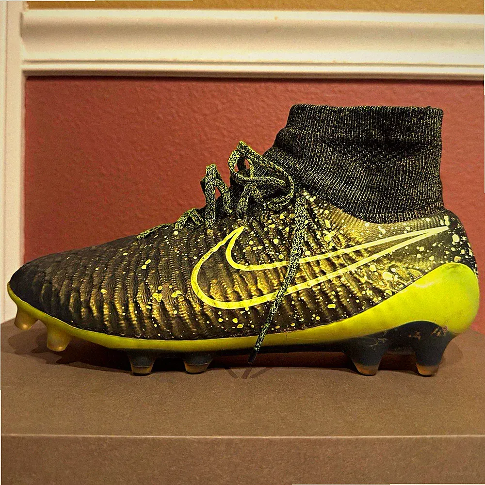 Nike Magista Obra FG Pro Soccer Cleats Black/Volt Yellow Green Knit Sleeve 7.5M