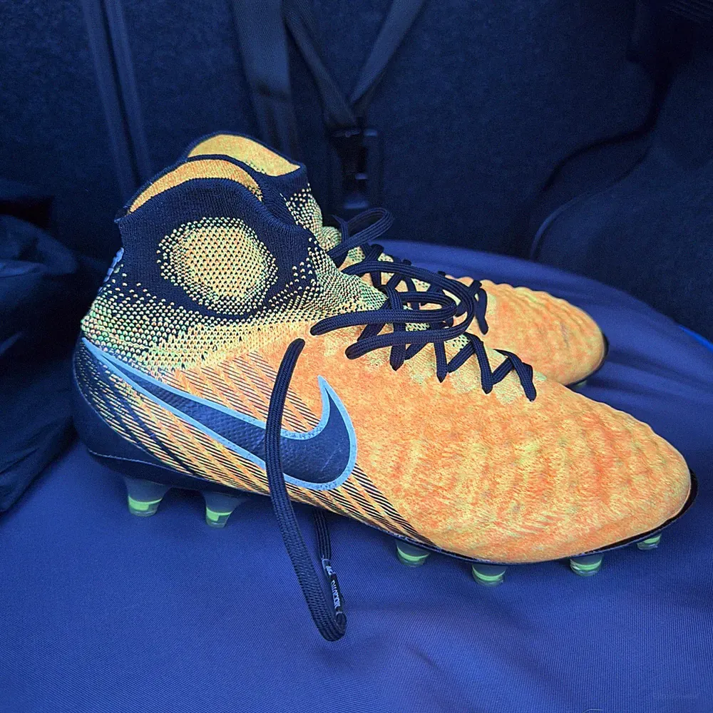 Nike Magista Obra II FG Laser Orange Black Soccer Cleats Size 7, 844595-801