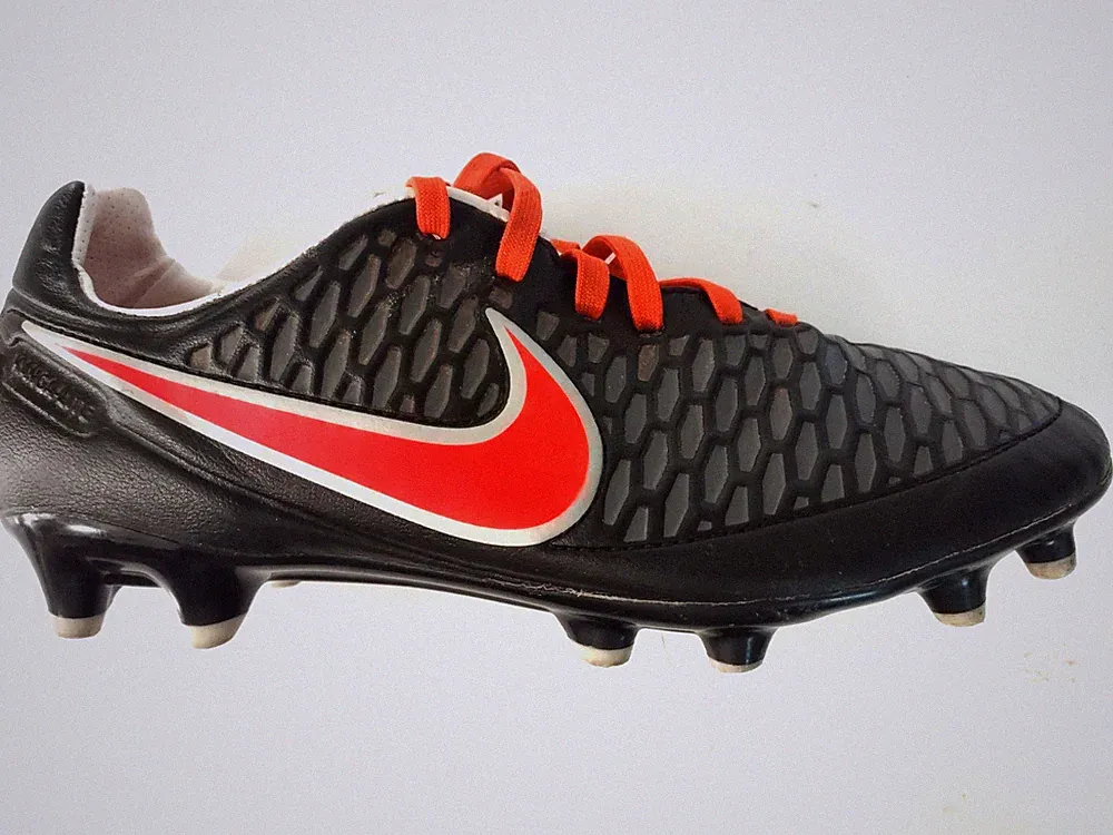 NIKE Magista Onda II FG Soccer Cleats 658571-061 Women's Size 8 Black Grey Red