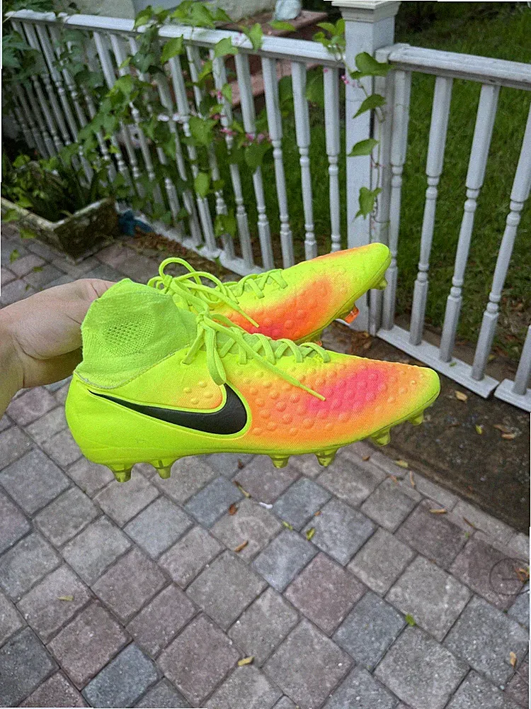 Nike Magista Orden 2 soccer cleats US size 9.5