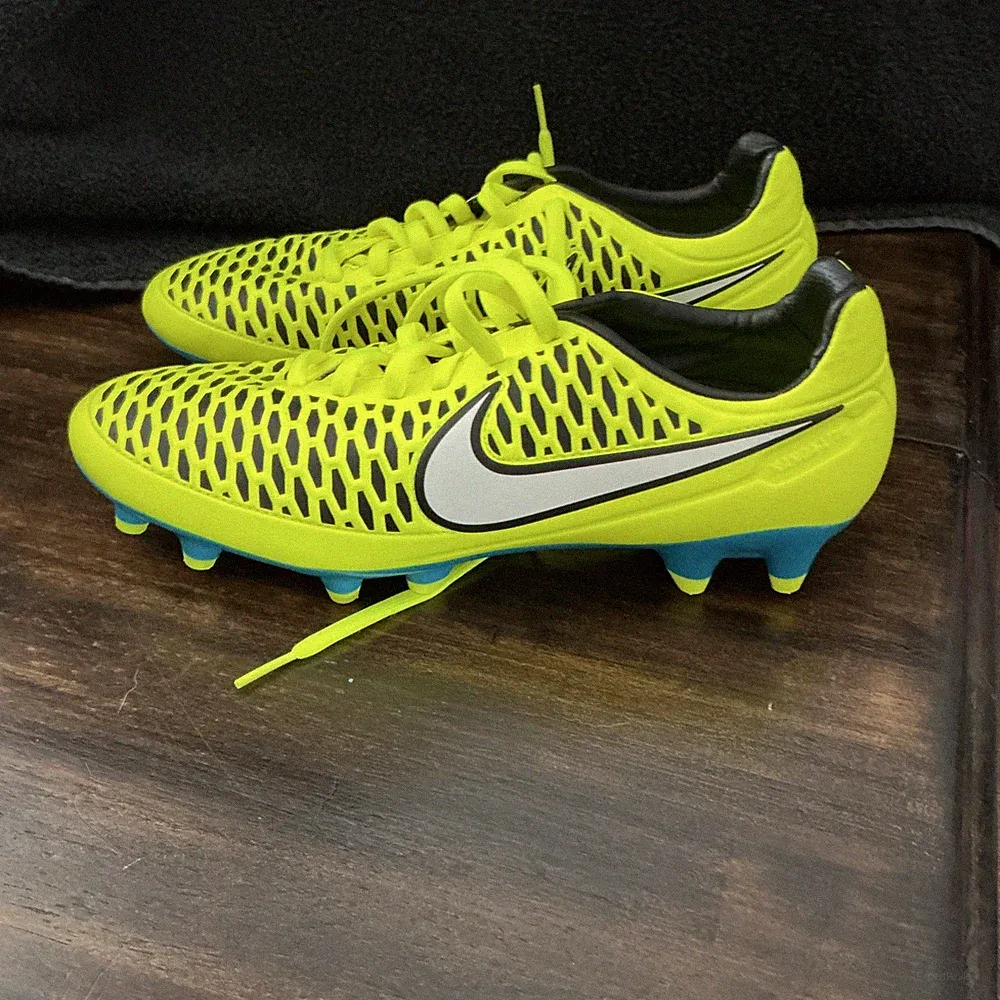 Nike Magista Plastic Soccer Cleats Lace Up Low Top Yellow Black Blue