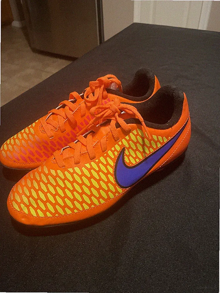 Nike Magista Soccer Cleats FG Youth Kids Size 4 New Free Shipping