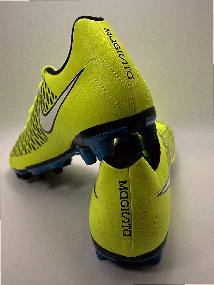 Nike Magista Soccer Cleats Men’s US 9 Women’s 10.5 Control Speed Performance