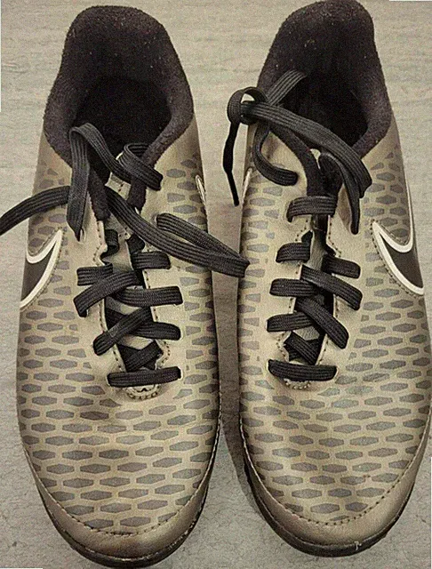 NIKE Magista Soccer Cleats Youth Size 3.5 - Worn Only Twice!