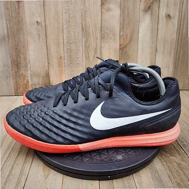 Nike MagistaX Finale II IC Indoor Soccer Shoes Mens size 11.5 Black 844444-019