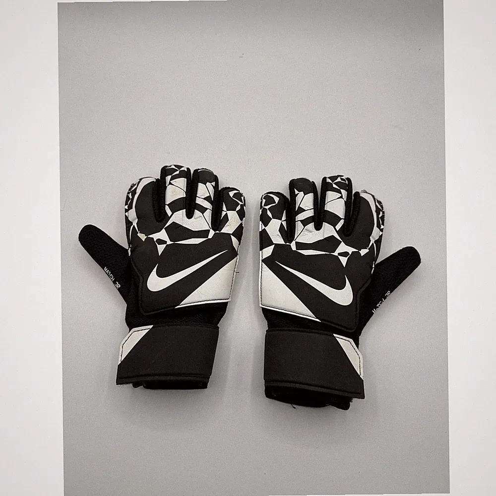 Nike Match Jr Soccer Goalkeeper Gloves Black White HQ0258-010 Kids Size 6