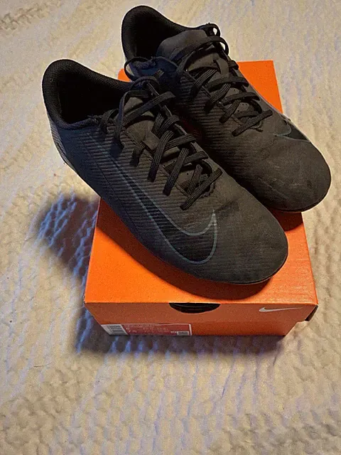 Nike Men's Black Low-Profile Soccer Cleats Vapor 16 Club