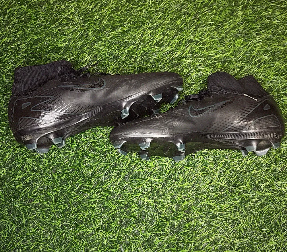 Nike Men’s Black Mid Top Soccer Cleats Lace Up Sneaker Molded Studs