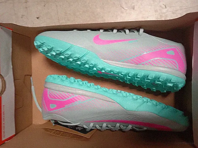 Nike Men’s Low Top Turf Soccer Sneakers Lace-Up Rubber Cleats Gray Pink Mint