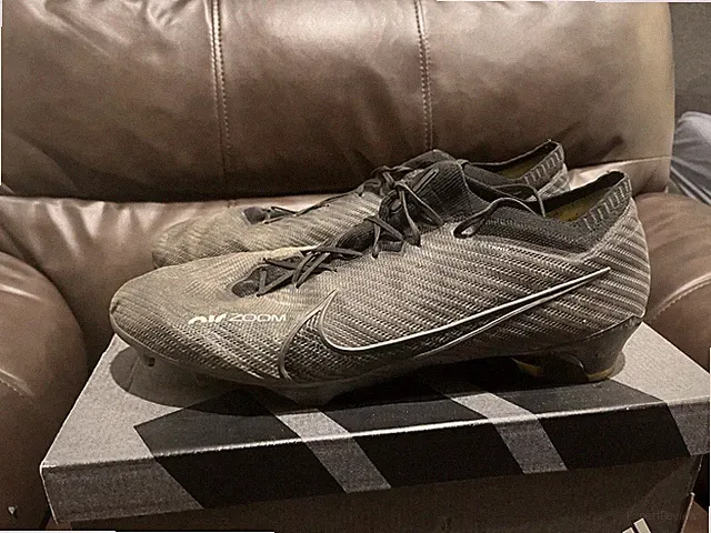 Nike Men’s Mercurial Vapor 15 Elite Firm Ground Low Top Soccer Cleats Size 13
