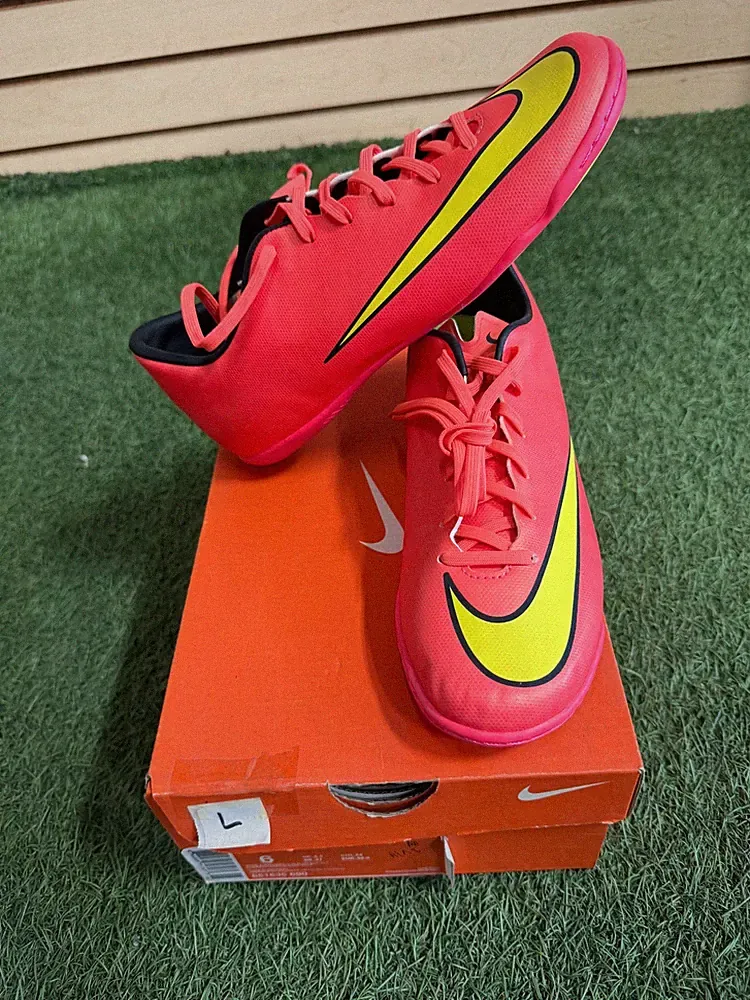 Nike Men's Mercurial Victory Indoor Soccer Shoes Pink Punch 651635-690 Size 6