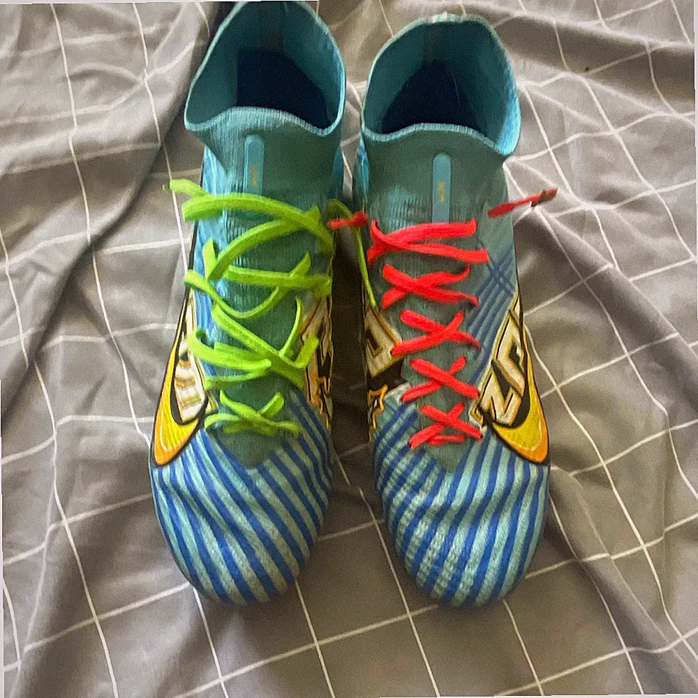 Nike Men’s Mid Top Lace-Up Striped Soccer Cleats Blue/Yellow