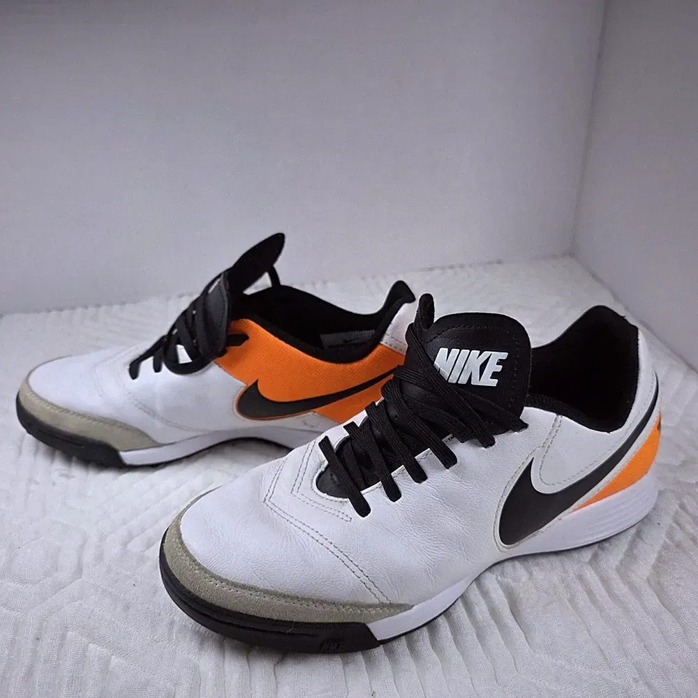 Nike Men's Soccer Shoes White Black Orange Leather Lace Up Rubber Cleats