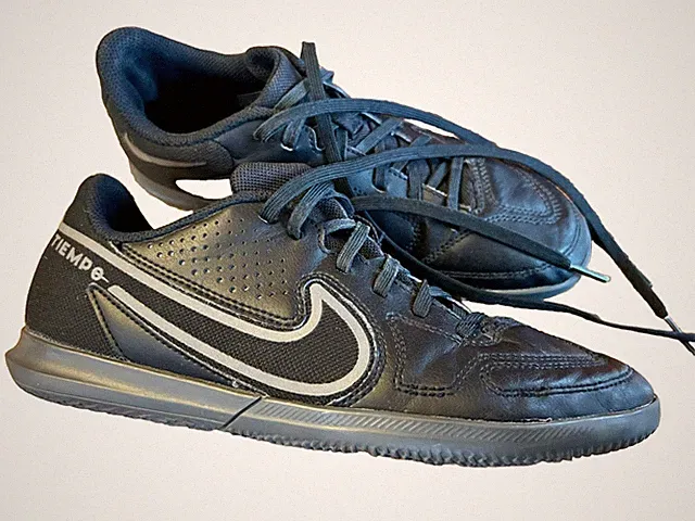 Nike Men's Tiempo Legend 9 Club IC Indoor Soccer Shoes Black DA1189-004 Size 6.5