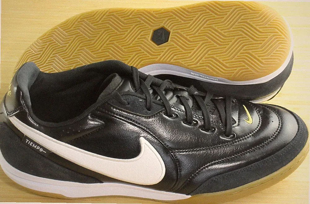 Nike Men's Tiempo Streetgato Indoor Court Soccer Shoes Black White Size 10 NEW