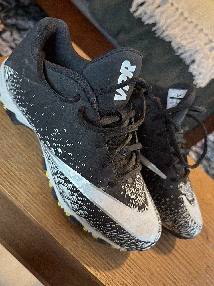 Nike Men's VPR Fastflex Soccer / Football Turf Cleats / Black White Size 7