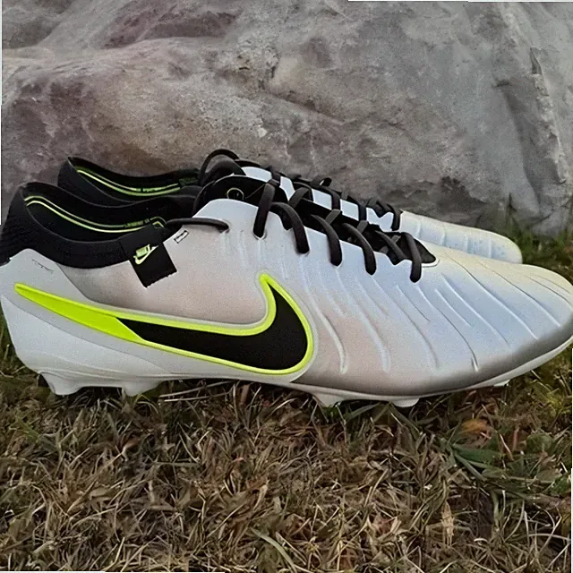 Nike Mens 14 Tiempo Legend 10 Elite SG-PRO player edition soccer cleat...