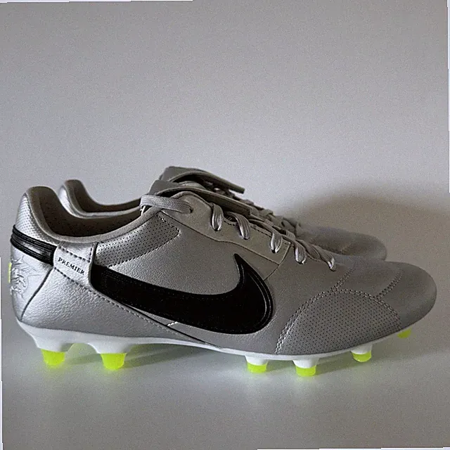Nike Mens 8.5 Premier 3 Firm Ground Soccer Cleat Metallic Silver/Volt HM0265-004