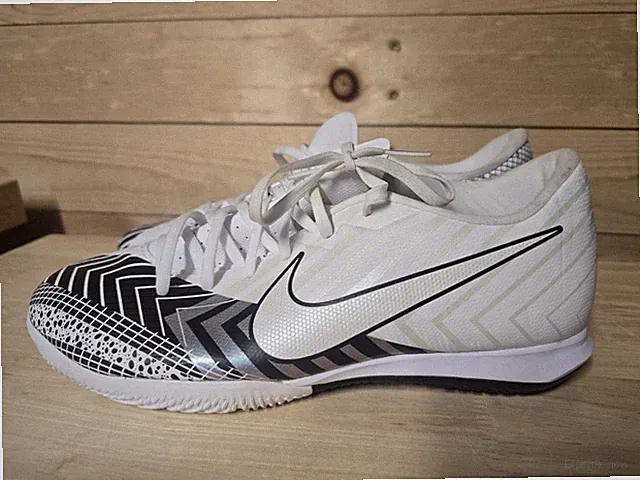 Nike Mens Mercurial Vapor 13 Academy Indoor Soccer Shoe White Size 6.5 Mens