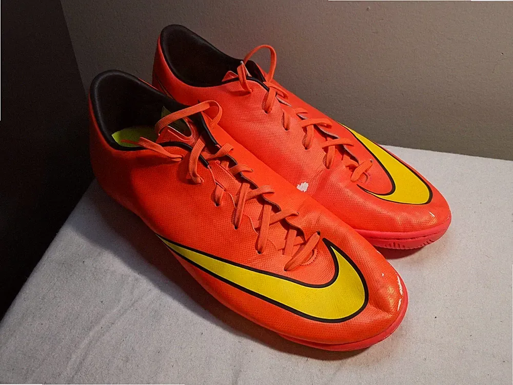 Nike Mens Mercurial Victory 651635-690 Pink Indoor Soccer Cleats Shoes 10.5