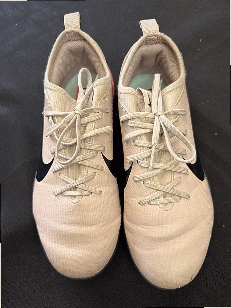 Nike Mercurial Indoor Soccer Shoes X Lauren James Size 5Y