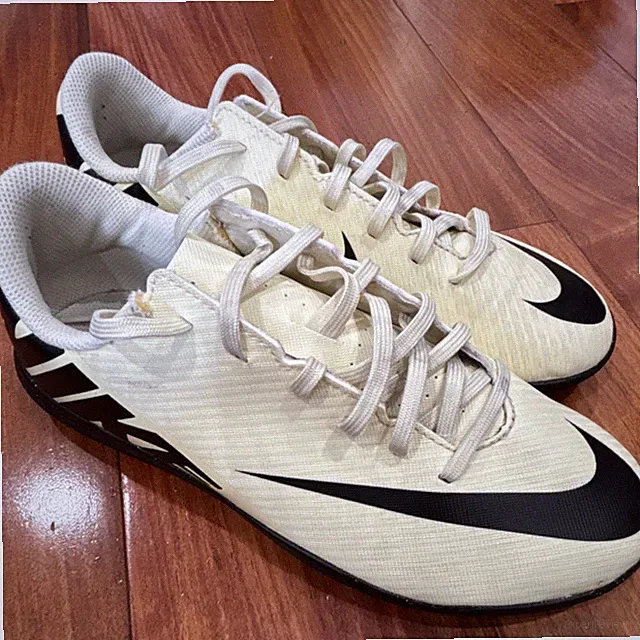 Nike Mercurial Kids Unisex Turf Soccer Shoes Cleats Lace-Up White/Black size 6Y