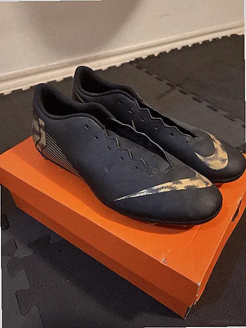 Nike Mercurial Leather Soccer Cleats Black Gold Low Top Lace Up Plastic Men