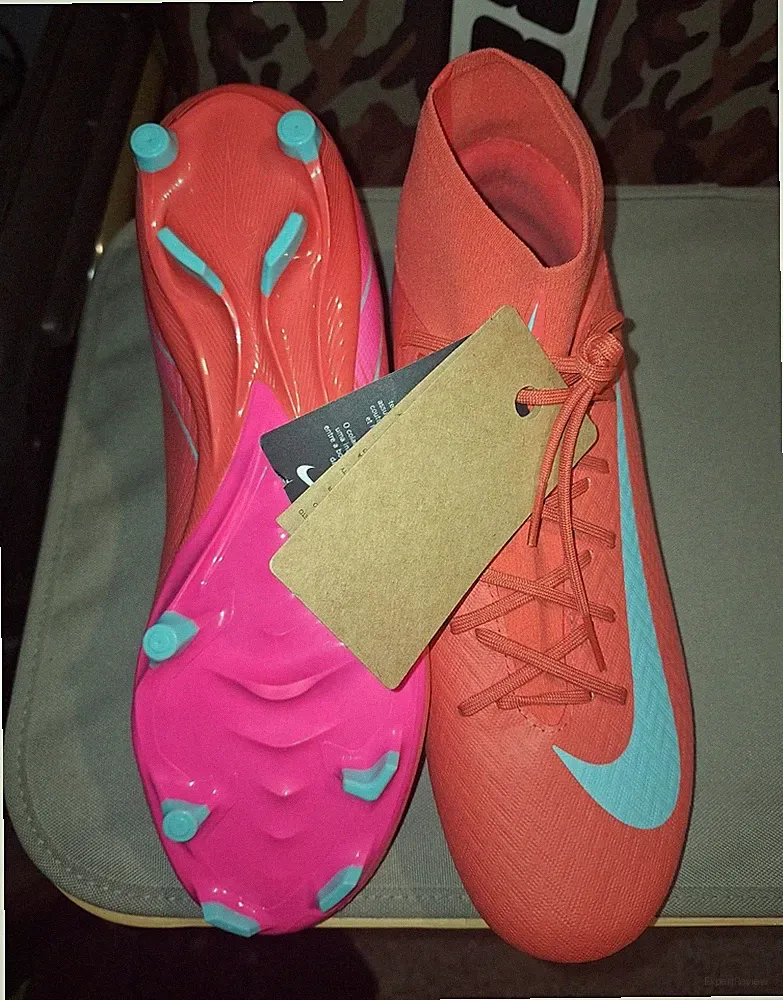 Nike Mercurial Men’s Mid Top Lace-Up Soccer Cleats Red